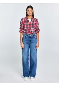 Big-Star - Koszula damska w kratę z wiskozy czerwona Petrini 604. Typ kołnierza: kołnierzyk klasyczny. Kolor: czerwony. Materiał: wiskoza. Styl: klasyczny, retro, elegancki #2