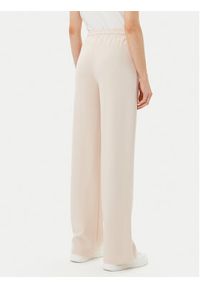 Guess Spodnie dresowe V5RB19 KCOB2 Beżowy Regular Fit. Kolor: beżowy. Materiał: syntetyk #6