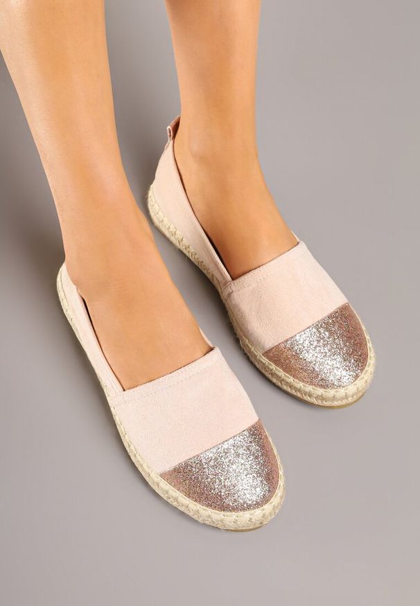 Renee - Różowe Espadryle Aglateia. Nosek buta: okrągły. Zapięcie: bez zapięcia. Kolor: różowy. Szerokość cholewki: normalna. Wzór: aplikacja. Obcas: na platformie