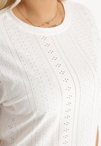 Born2be - Biały T-shirt Koszulka z Krótkim Rękawem o Ażurowym Wykończeniu Meaara. Okazja: na spotkanie biznesowe, na co dzień. Kolekcja: plus size. Kolor: biały. Długość rękawa: krótki rękaw. Długość: krótkie. Wzór: ażurowy. Sezon: lato. Styl: casual, klasyczny, biznesowy #2