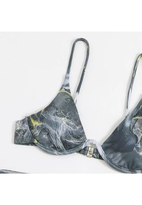 Intica - Bikini z usztywnianym biustonoszem na plażę i basen Onesia. Kolor: różowy. Materiał: materiał