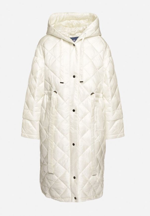 Born2be - Jasnobeżowa Pikowana Kurtka o Długim Kroju z Kapturem Paskiem i Ściągaczami w Talii Nikiana. Okazja: na co dzień. Typ kołnierza: kaptur. Kolor: beżowy. Materiał: jeans. Długość: długie. Styl: casual, elegancki, sportowy, klasyczny