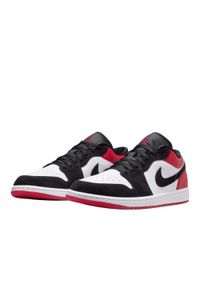 Nike Air Jordan 1 Low SE "Black Toe" Sneakersy męskie. Kolor: czarny. Materiał: materiał, syntetyk, guma, skóra. Szerokość cholewki: normalna. Sezon: lato. Model: Nike Air Jordan #3