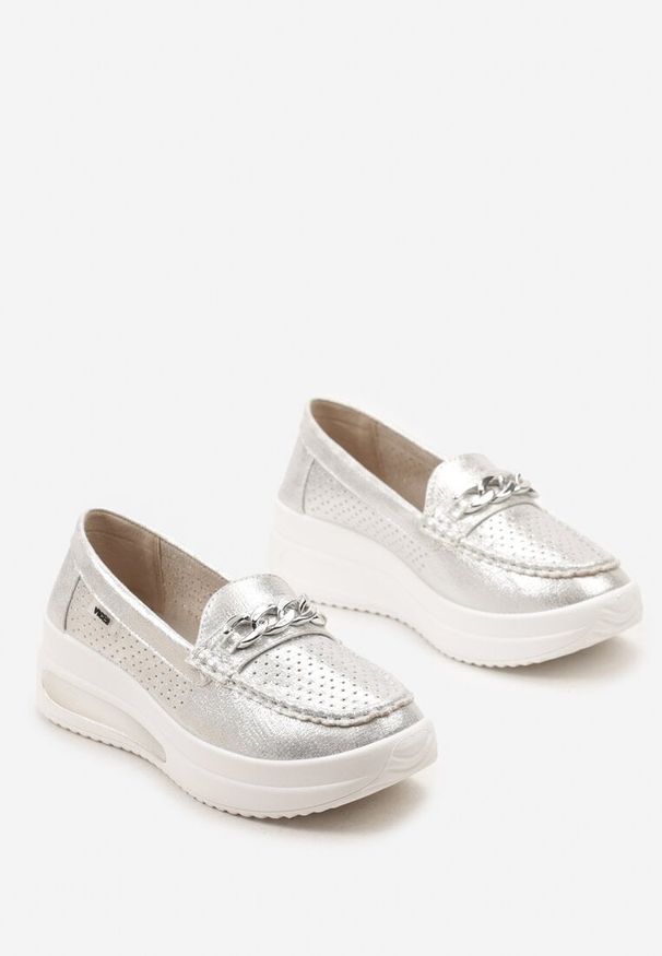 Born2be - Srebrne Mokasyny z Łańcuszkiem i Platformą Grimenna. Kolor: srebrny. Materiał: jeans. Sezon: wiosna. Obcas: na platformie. Styl: elegancki
