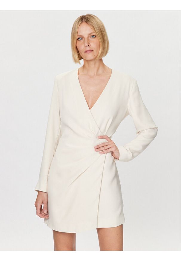 Sukienka koktajlowa DKNY. Kolor: biały. Styl: wizytowy