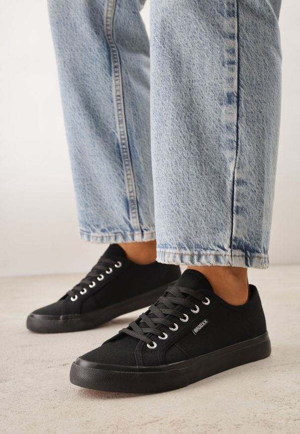 Born2be - Czarne Klasyczne Trampki w Minimalistycznym Stylu Aroadella. Okazja: na co dzień. Kolor: czarny. Materiał: jeans. Styl: klasyczny