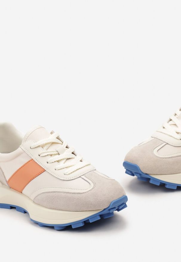 Renee - Pomarańczowe Sneakersy ze Skóry Naturalnej Ozdobione Wstawkami z Ekozamszu Xanthipe. Okazja: do pracy. Kolor: beżowy. Materiał: skóra. Wzór: aplikacja