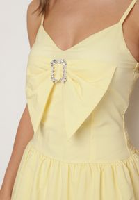 Born2be - Żółta Sukienka Bombka na Cienkich Ramiączkach z Kokardą i Cyrkoniami Paliandria. Okazja: na imprezę. Typ kołnierza: kokarda. Kolor: żółty. Długość rękawa: na ramiączkach. Wzór: aplikacja. Sezon: lato. Typ sukienki: bombki. Styl: elegancki #7