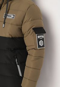 Born2be - Zielono-Czarna Pikowana Kurtka z Odpinanym Kapturem i Dodatkową Kieszonką przy Rękawie Tilila. Kolor: zielony. Materiał: tkanina. Sezon: zima #4
