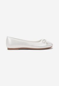 Renee - Białe Balerinki Nospe. Nosek buta: okrągły. Zapięcie: bez zapięcia. Kolor: biały. Szerokość cholewki: normalna. Wzór: aplikacja #6