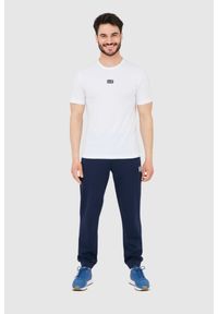 EA7 Emporio Armani - EA7 Biały t-shirt męski z naszywką z logo, Rozmiar XXL. Kolor: biały. Wzór: aplikacja #4