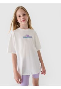4f - 4F T-shirt oversize z nadrukiem dziewczęcy - biały 122 (6-7 lat). Okazja: na co dzień. Kolor: biały. Materiał: bawełna, dzianina, jersey. Długość rękawa: krótki rękaw. Długość: krótkie. Wzór: nadruk. Sezon: lato. Styl: klasyczny, casual, wakacyjny, sportowy #1
