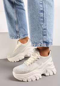 Renee - Beżowe Sneakersy na Platformie z Cholewką z Cyrkoniami Harilena. Okazja: na co dzień. Kolor: beżowy. Szerokość cholewki: normalna. Obcas: na platformie