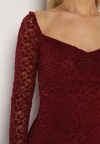 Born2be - Bordowa Koronkowa Sukienka o Dopasowanym Kroju z Kwadratowym Dekoltem Tiwedesa. Okazja: na imprezę. Typ kołnierza: dekolt kwadratowy. Kolor: czerwony. Materiał: koronka. Styl: klasyczny, elegancki #7