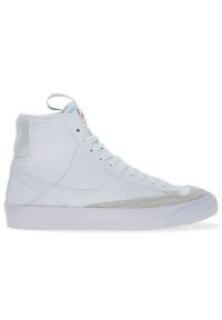 Buty Nike Blazer Mid '77 DH8640-102 - białe. Okazja: na co dzień. Zapięcie: sznurówki. Kolor: biały. Materiał: skóra, syntetyk, guma, zamsz. Szerokość cholewki: normalna. Wzór: jodełka