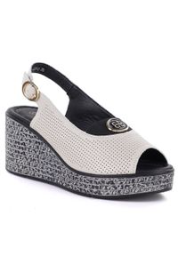 Skórzane sandały damskie na koturnie ażurowe beżowe S.Barski 7010. Kolor: beżowy. Materiał: skóra. Wzór: ażurowy. Obcas: na koturnie. Styl: elegancki #1