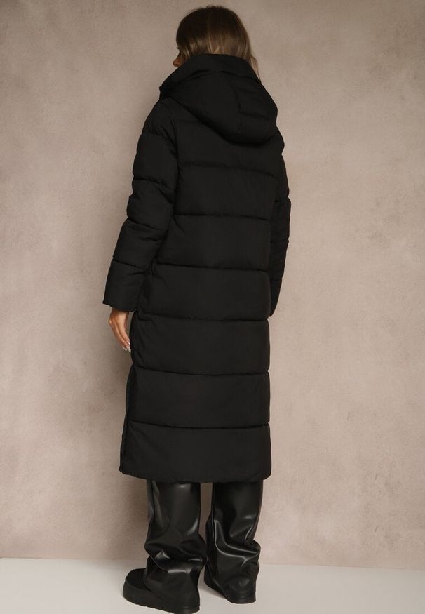 Renee - Czarna Zimowa Kurtka z Pikowanymi Przeszyciami Kapturem i Bocznymi Napami Alarisse. Okazja: na imprezę, na co dzień. Kolor: czarny. Materiał: jeans. Sezon: zima. Styl: casual