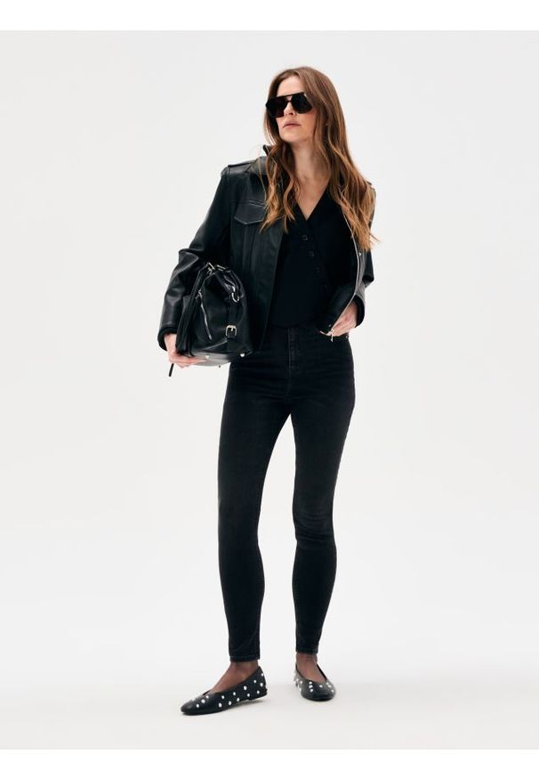 Sinsay - Jeansy skinny high waist - czarny. Stan: podwyższony. Kolor: czarny