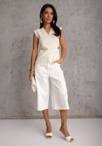 Renee - Beżowa Kopertowa Bluzka z Wiskozą Ozdobiona Metaliczną Aplikacją Sanadra. Okazja: na imprezę. Typ kołnierza: dekolt kopertowy. Kolor: beżowy. Materiał: wiskoza. Wzór: aplikacja. Styl: elegancki #2