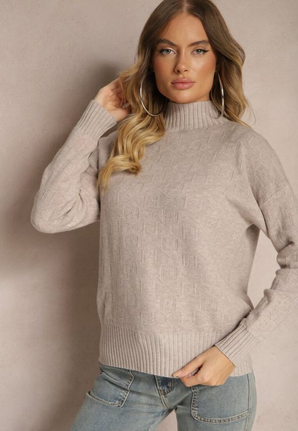 Renee - Beżowy Golf Sweter z Tłoczeniem i Ściągaczami Melovira. Typ kołnierza: golf. Kolor: beżowy. Sezon: zima