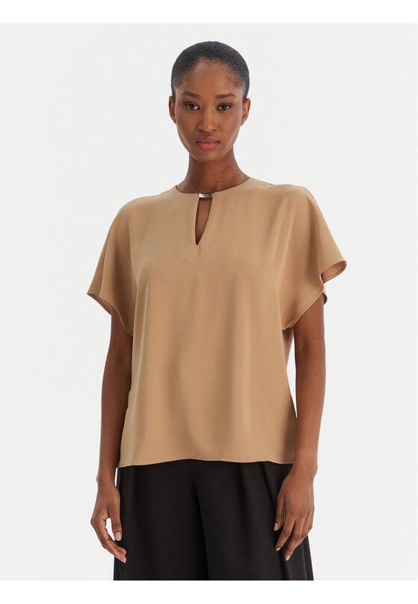 Calvin Klein Top Cdc Ss Hardware LV044E902G Brązowy Regular Fit. Kolor: brązowy. Materiał: syntetyk