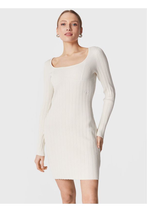 Sukienka dzianinowa Calvin Klein Jeans. Kolor: biały. Materiał: bawełna, dzianina