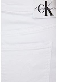 Calvin Klein Jeans szorty J20J218497.PPYY damskie kolor biały gładkie high waist. Okazja: na co dzień. Stan: podwyższony. Kolor: biały. Materiał: tkanina. Wzór: gładki. Styl: casual #2