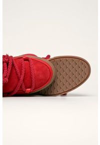 Inuikii - Śniegowce. Nosek buta: okrągły. Zapięcie: sznurówki. Kolor: czerwony. Materiał: syntetyk, materiał, skóra, guma. Szerokość cholewki: normalna. Obcas: na obcasie. Wysokość obcasa: średni #2