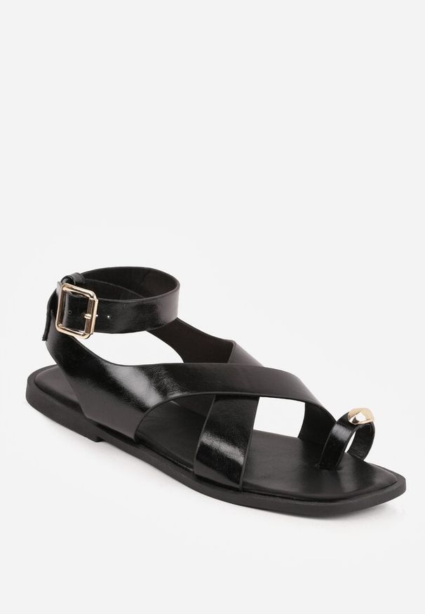 Renee - Czarne Sandały w Stylu Japonek Ozdobione Metaliczną Aplikacją Carover. Okazja: na co dzień. Zapięcie: pasek. Kolor: czarny. Wzór: aplikacja. Styl: casual, elegancki