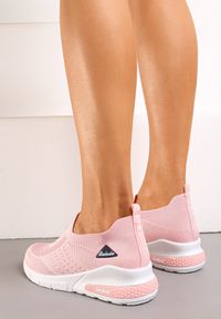 Renee - Różowe Buty Sportowe Amathane. Wysokość cholewki: przed kostkę. Zapięcie: bez zapięcia. Kolor: różowy. Materiał: materiał. Szerokość cholewki: normalna. Wzór: aplikacja. Obcas: na koturnie