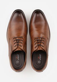 Born2be - Jasnobrązowe Półbuty Wizytowe ze Skórzaną Wkładką i Geometryczną Wstawką Everis. Kolor: brązowy. Materiał: skóra. Wzór: geometria. Styl: wizytowy #6