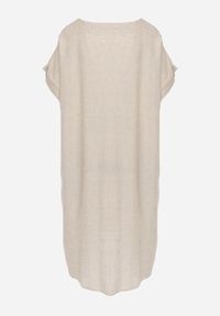 Born2be - Beżowa Pudełkowa Sukienka z Lnem i Wiskozą Zdobiona Metalicznym Guzikiem Phisoth. Okazja: do pracy, na co dzień, na spotkanie biznesowe. Kolekcja: plus size. Kolor: beżowy. Materiał: wiskoza, len. Wzór: aplikacja. Sezon: lato. Typ sukienki: proste, dla puszystych. Styl: elegancki, biznesowy, casual #4