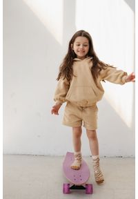 Marsala - MINI spodenki dresowe z kieszonkami w kolorze BISCUIT BEIGE - BERNES-80-86 (12-18). Okazja: na co dzień. Kolor: beżowy. Materiał: dresówka. Wzór: gładki, haft. Styl: casual
