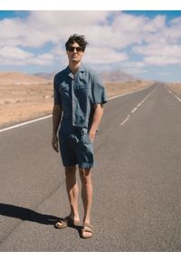 Reserved - Szorty slim z dodatkiem lnu - morski. Kolor: morski. Materiał: len