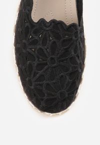 Renee - Czarne Plecione Espadryle Vices z Kwiatowym Motywem z Ażurowymi Wycięciami Honavia. Okazja: na co dzień, na spacer. Kolor: czarny. Materiał: jeans. Wzór: kwiaty, ażurowy. Styl: casual #6