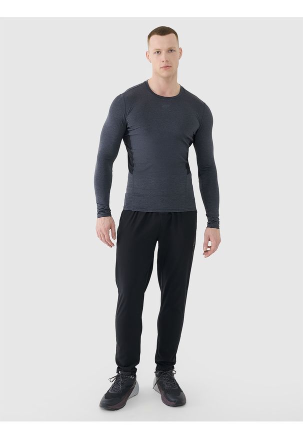 4f - 4F Longsleeve treningowy szybkoschnący męski - szary S. Kolor: szary. Materiał: dzianina, włókno, syntetyk, materiał, elastan. Długość rękawa: długi rękaw. Długość: długie. Wzór: gładki, ze splotem, jednolity. Sport: fitness