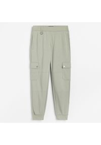 Reserved - Dzianinowe spodnie typu cargo - Khaki. Kolor: brązowy. Materiał: dzianina #1