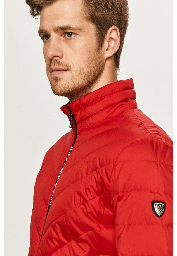 EA7 Emporio Armani - Kurtka puchowa. Okazja: na co dzień. Kolor: czerwony. Materiał: puch. Styl: casual