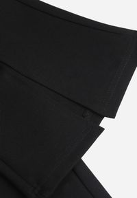 Renee - Czarne Spodnie Flare z Rozcięciem przy Nogawce Hekenia. Okazja: na spacer. Stan: podwyższony. Kolor: czarny. Materiał: dzianina, wiskoza, bawełna. Styl: klasyczny, elegancki #8