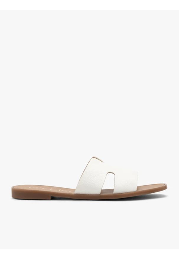 Ryłko - Białe klapki damskie z wycięciami. Okazja: na co dzień. Kolor: biały. Materiał: syntetyk. Sezon: lato. Styl: klasyczny, casual, street