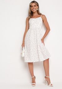 Born2be - Biało-Różowa Rozkloszowana Sukienka w Drobne Kwiaty na Cienkich Ramiączkach Reteri. Okazja: na co dzień, na randkę. Typ kołnierza: dekolt w kształcie V. Kolor: biały. Materiał: jeans. Długość rękawa: na ramiączkach. Wzór: kwiaty. Styl: casual #3