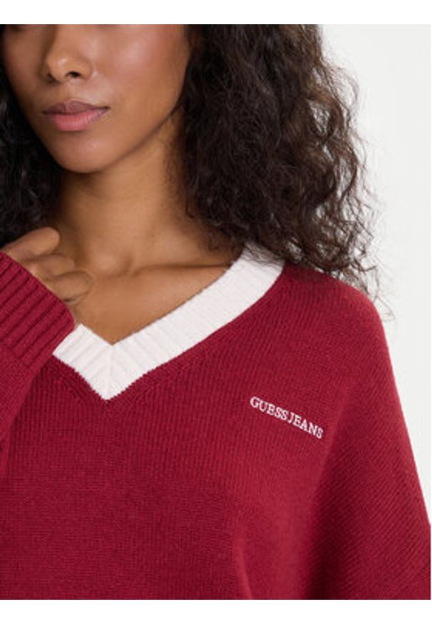 Guess Jeans Sweter 178814 Czerwony Classic Fit. Kolor: czerwony. Materiał: bawełna