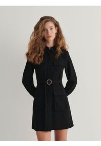 Reserved - Sukienka z paskiem - czarny. Kolor: czarny. Materiał: tkanina. Typ sukienki: koszulowe
