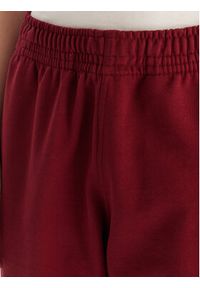 Calvin Klein Jeans Spodnie dresowe Monologo LV047B235G Bordowy Regular Fit. Kolor: czerwony. Materiał: bawełna #5