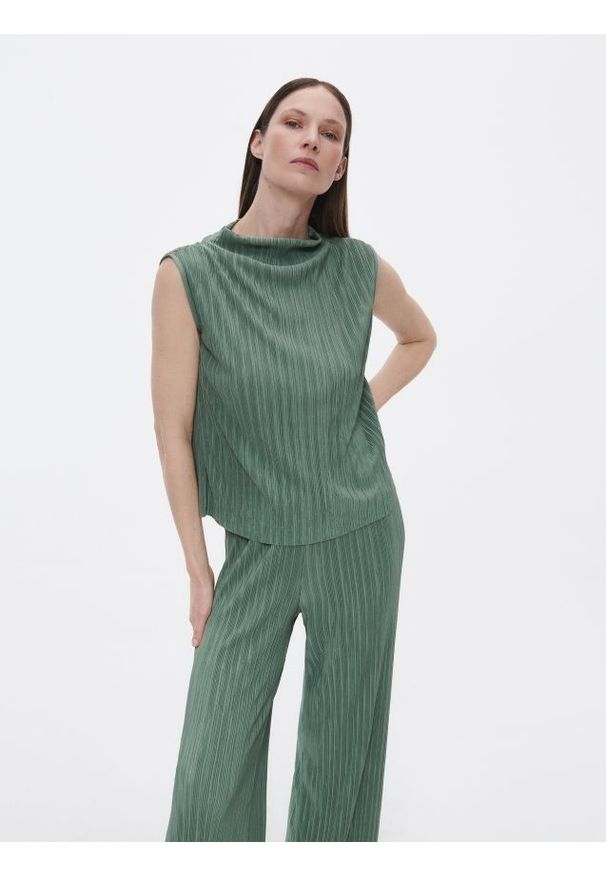 Reserved - Bluzka z plisowanej tkaniny - jasnozielony. Kolor: zielony. Materiał: tkanina