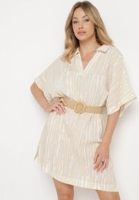 Born2be - Beżowa Sukienka z Bawełny i Lnu z Kołnierzykiem Bumstolia. Okazja: na co dzień. Typ kołnierza: dekolt w kształcie V. Kolekcja: plus size. Kolor: beżowy. Materiał: bawełna, len. Typ sukienki: proste, dla puszystych. Styl: casual