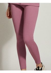 Sinsay - Prążkowane legginsy basic - fioletowy. Kolor: fioletowy. Materiał: prążkowany #1