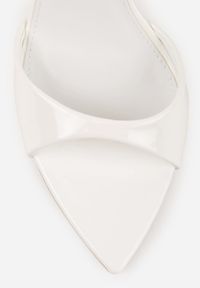 Born2be - Białe Eleganckie Sandały Lakierowane na Szpilce ze Sprzączką i Noskiem w Szpic Liviana. Okazja: na co dzień. Zapięcie: sprzączka. Kolor: biały. Materiał: lakier. Obcas: na szpilce. Styl: elegancki #4