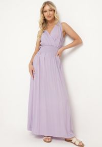 Born2be - Fioletowa Wiskozowa Sukienka z Kopertowym Dekoltem i Gumkami w Talii Joridia. Okazja: na co dzień. Typ kołnierza: dekolt kopertowy. Kolor: fioletowy. Materiał: wiskoza. Długość rękawa: na ramiączkach. Typ sukienki: kopertowe. Styl: wizytowy, casual #1