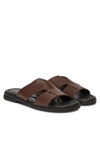 TOMMY HILFIGER - Tommy Hilfiger Klapki Premium Slipon Lh Sand FM0FM05357 Brązowy. Kolor: brązowy. Materiał: skóra